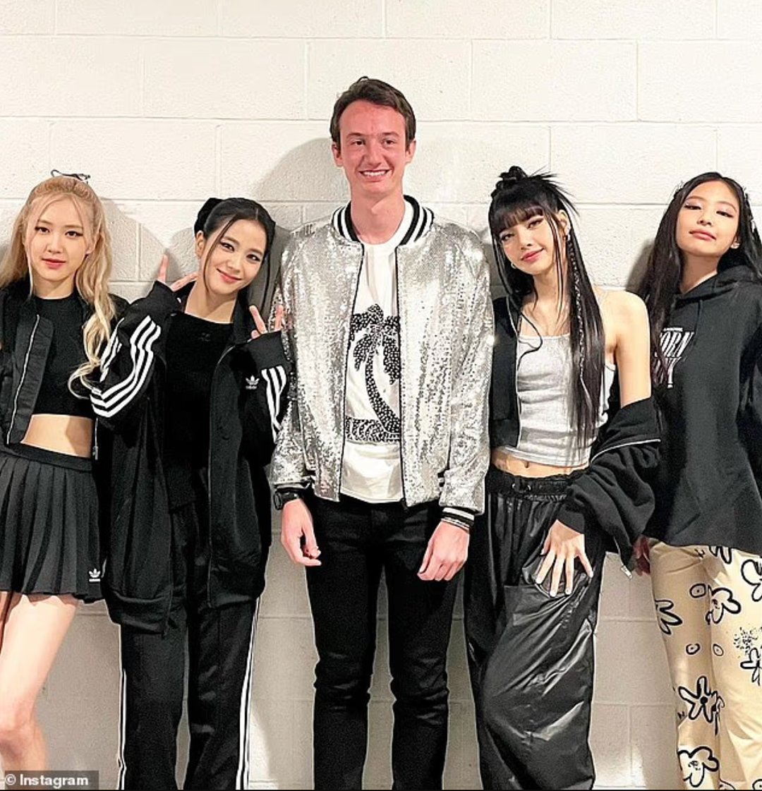 惊曝！Lisa“豪门梦碎”！与LV豪门三公子分手传闻坐实！半年零互动，被LV大公子取关！四年恋情终究遗憾收场！原因竟是… - 8