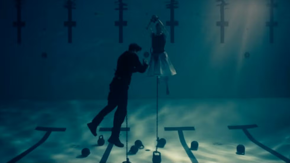美顶流纯欲女神演《穿普拉达的女王2》被删光！热衷秀身体黑历史太多，成全网笑柄（组图） - 26