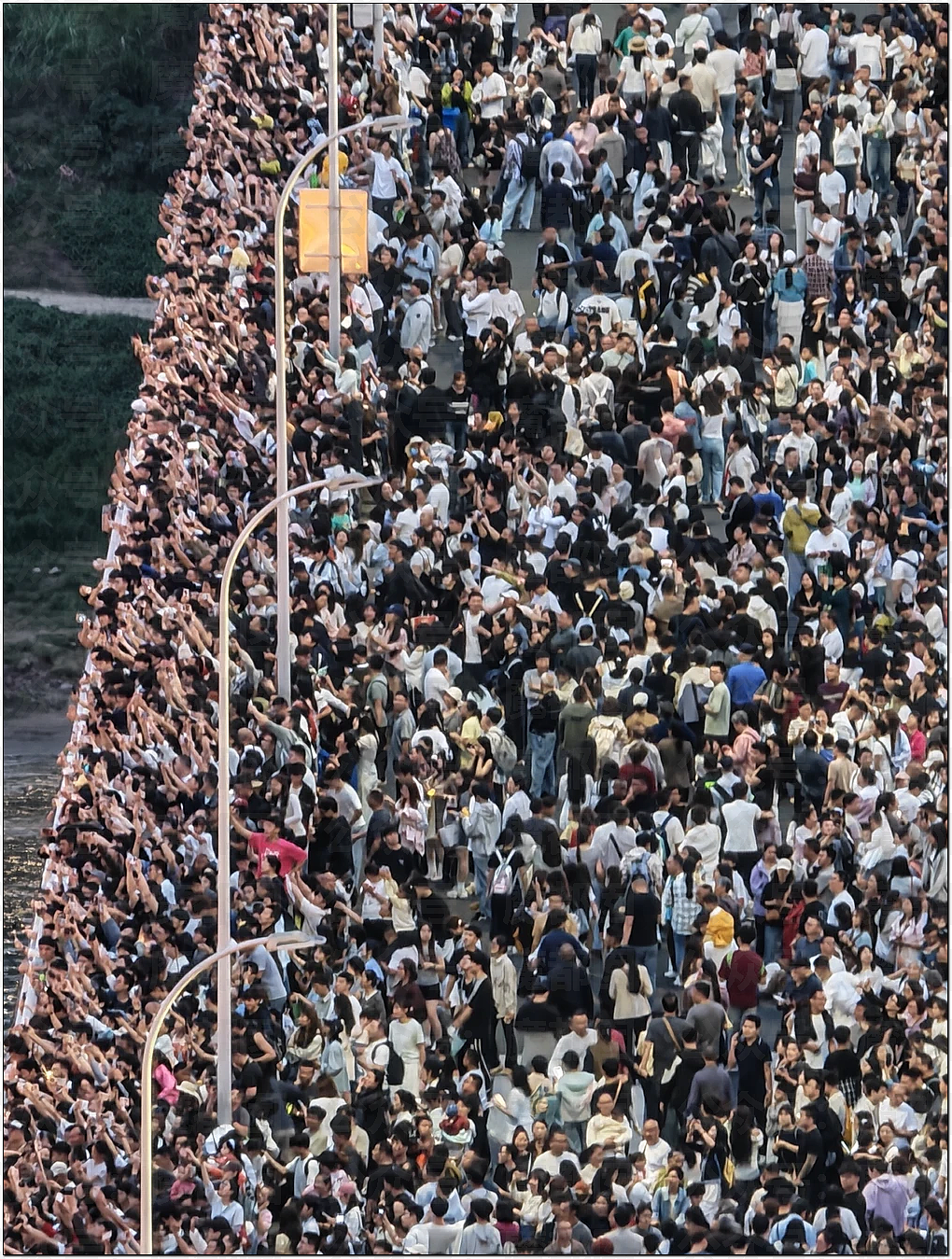 肉贴肉，人挤人！五一长假首日，中国各大景点已爆（组图） - 84