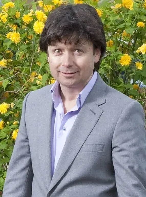 英国富豪突然“自杀”坠亡?然而第二天,俩神秘人溜进他家,400万没了...(组图) - 5