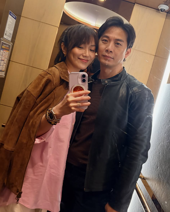 知名女星怒怼中国合作方:“毫无尊重”!老公陪同泪洒直播间,更多内幕曝光… - 5