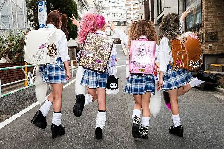日本一小学生辣妹晒毕业照惊呆众人！网友：这真不是40岁么？！（组图） - 20