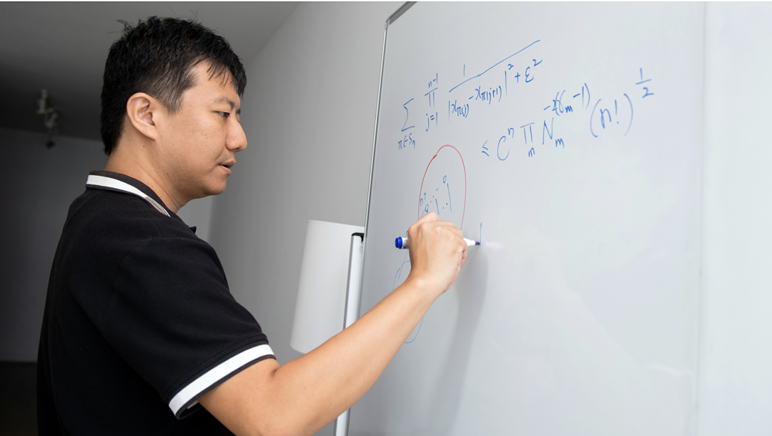 从中国留学生到“数学界诺奖”得主！他在炸鸡店灵感乍现，她高考没进数学系，两人同时登顶 - 2