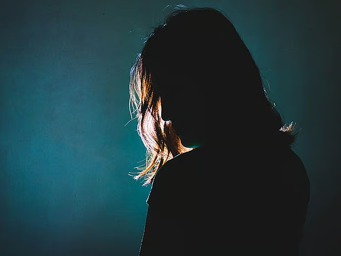 52岁大叔飞机上性侵邻座女子，女游客被下药强奸，囚禁三天（组图） - 3