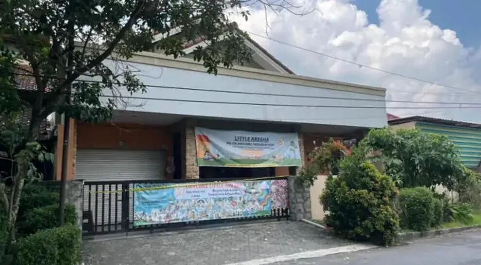 高端托儿所监控曝光:表面温柔耐心,背地把几十个娃扒光捆绑?这?!(组图) - 1