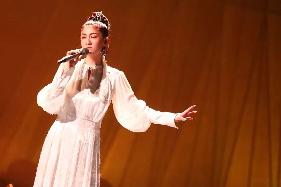 都让让,内娱最疯的女人来了(组图) - 5