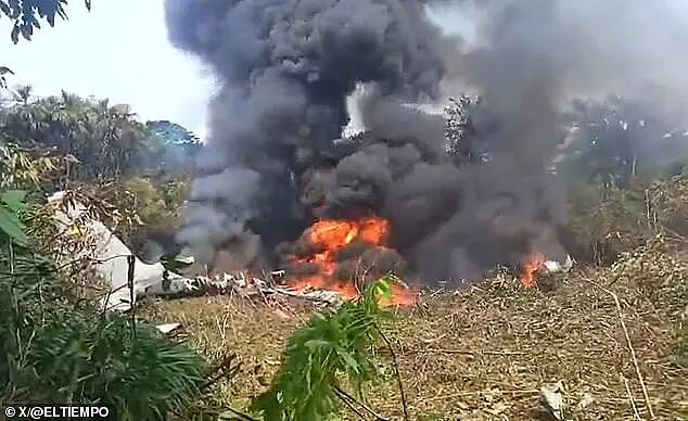 起飞即坠毁！哥伦比亚军机爆炸成火球，66人遇难背后疑云重重（组图） - 2