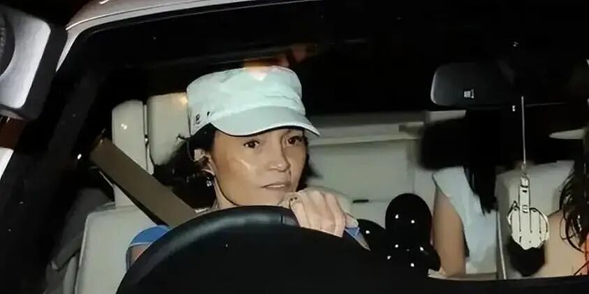 16岁未婚先孕，3次离婚，55岁出道拍三级片！她的人生比女儿张柏芝还传奇（组图） - 8