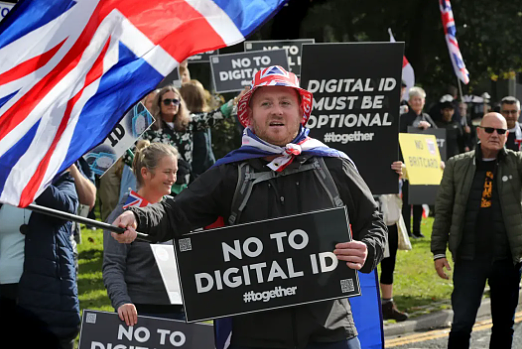 英国强推数字身份证：便利还是监控？超290万人联名反对（组图） - 2