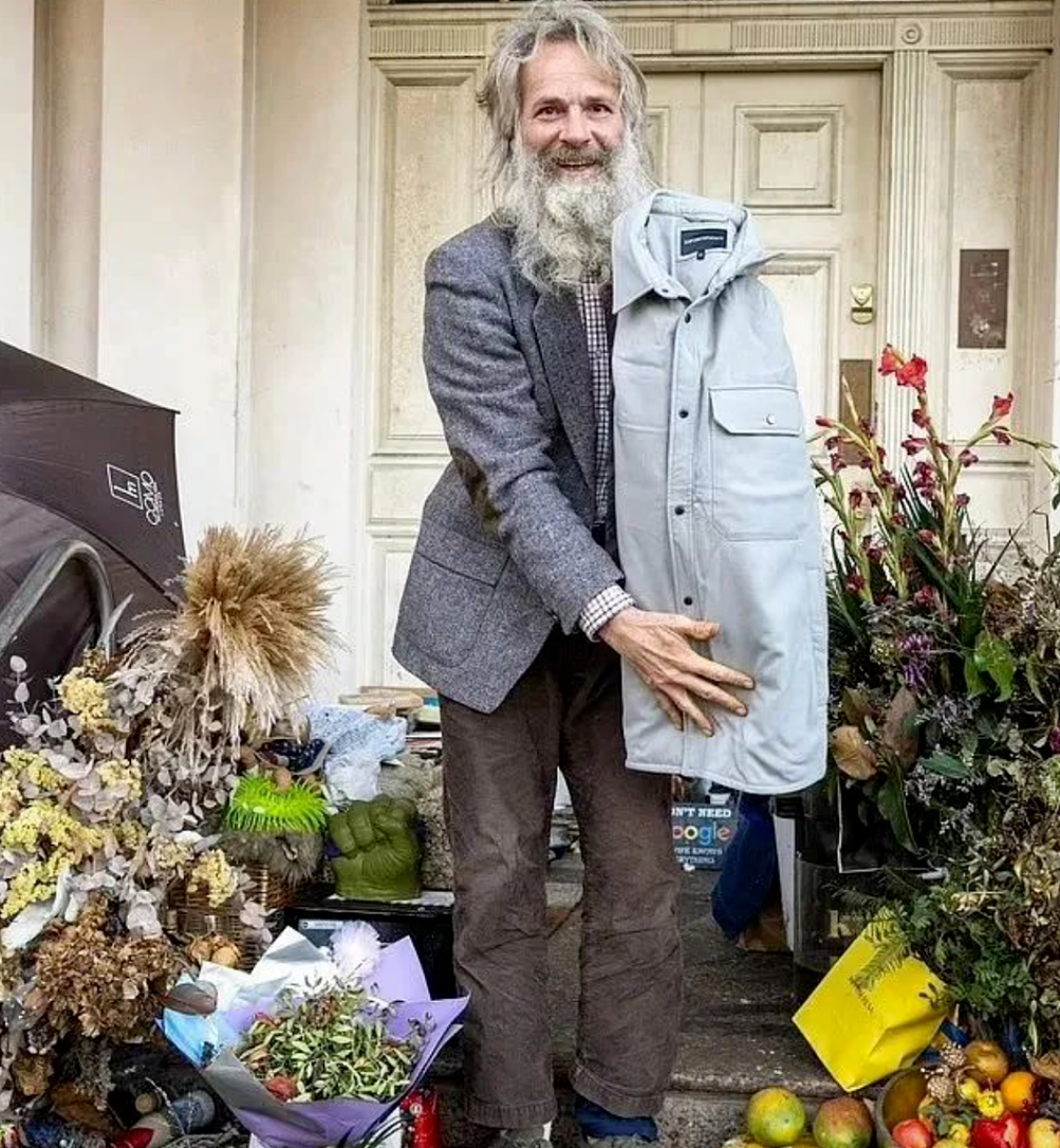 垃圾桶都镀金!许家印前妻伦敦豪宅曝光,流浪汉住门口收各种奢侈品...(组图) - 8
