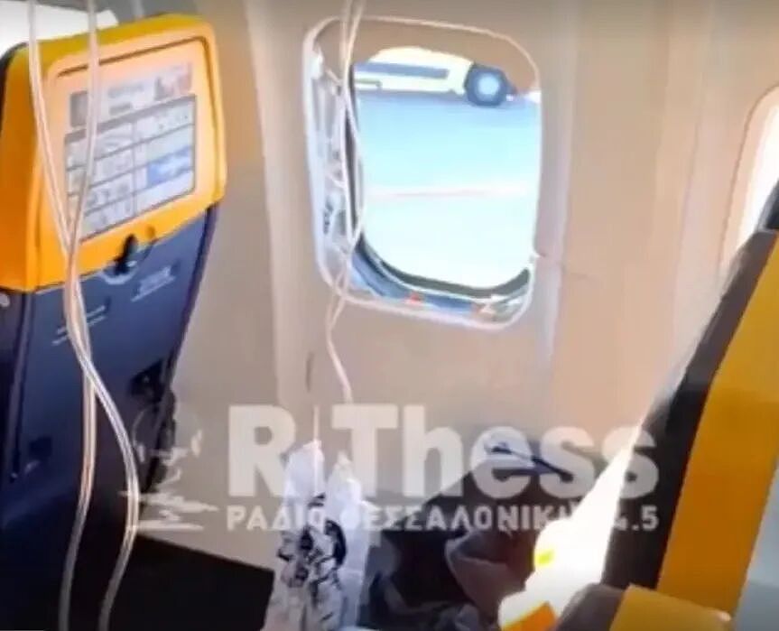 恐怖!客机玻璃突然爆裂,舱内瞬间失压,乘客半身被吸出窗外(组图) - 6