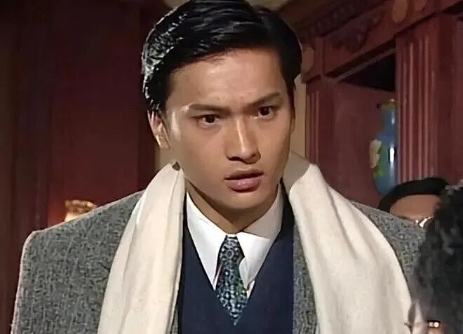 顶流男星为自闭症儿子退圈，如今18岁儿子公开露面，一家三口罕见同台（组图） - 2