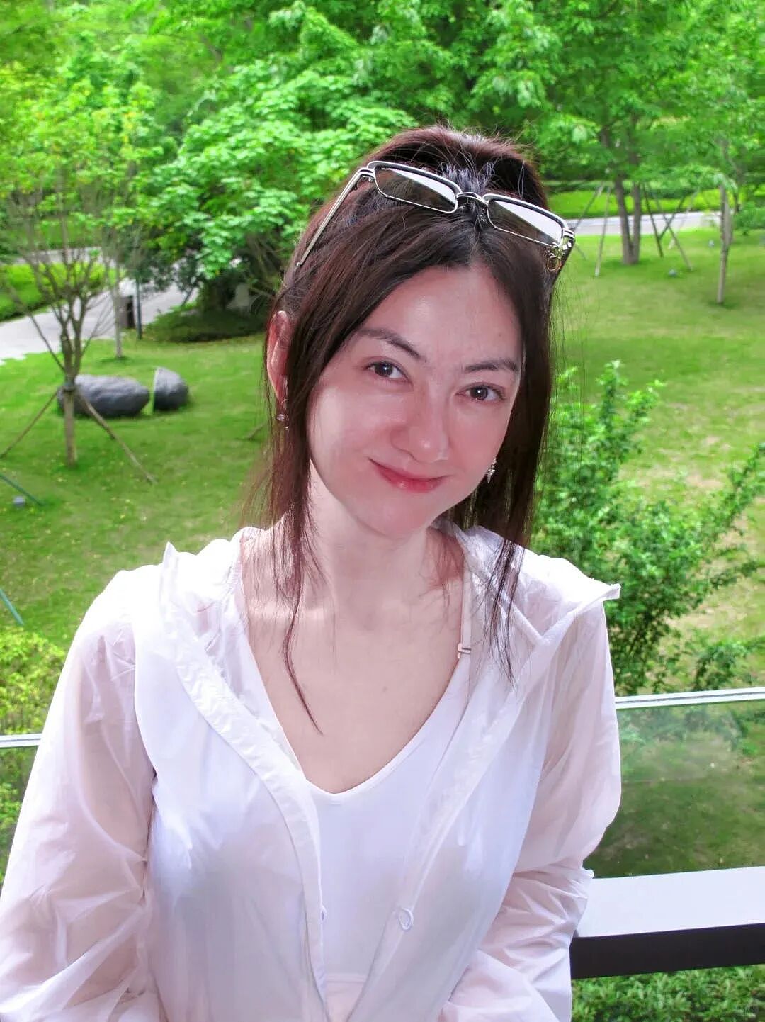 都让让,内娱最疯的女人来了(组图) - 17