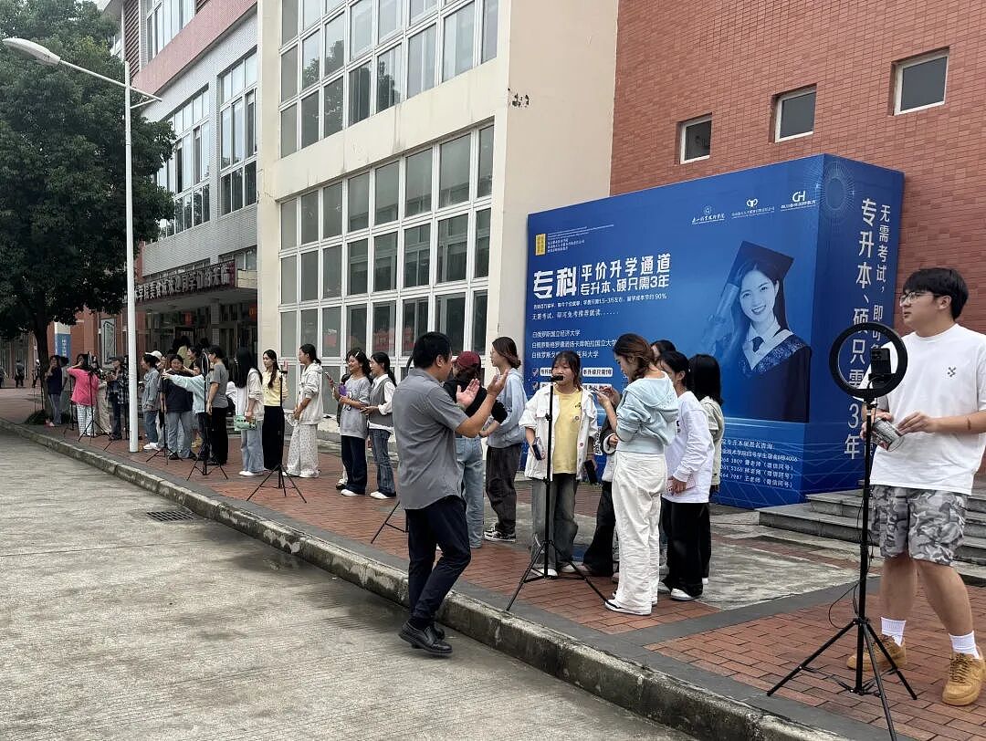 南方校园里，退出高考的少男少女（组图） - 9