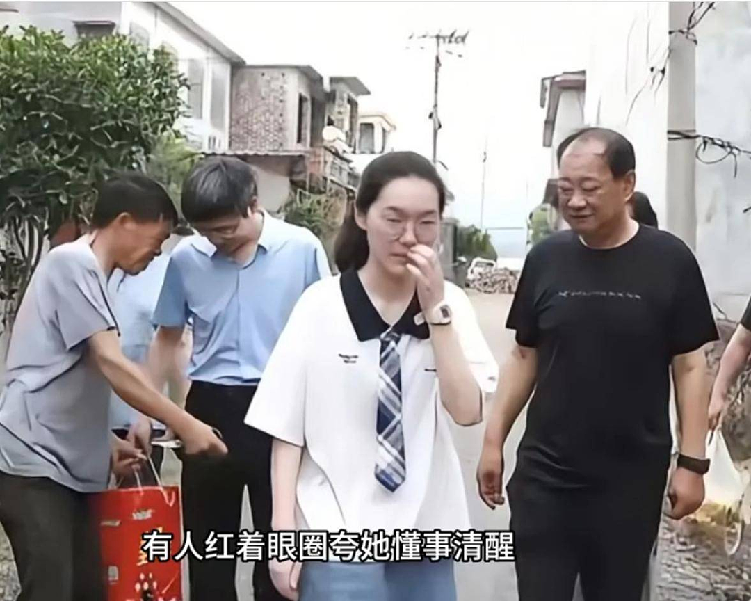 河南高考699分女生“家庭背景”冲上热搜:当你成功了,身边全是好人 - 10