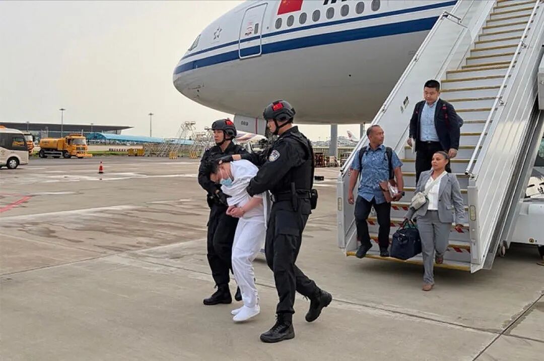 在菲律宾绑架撕票的主犯,被从美国遣返回中国受审,网友热议:这边有死刑(组图) - 3