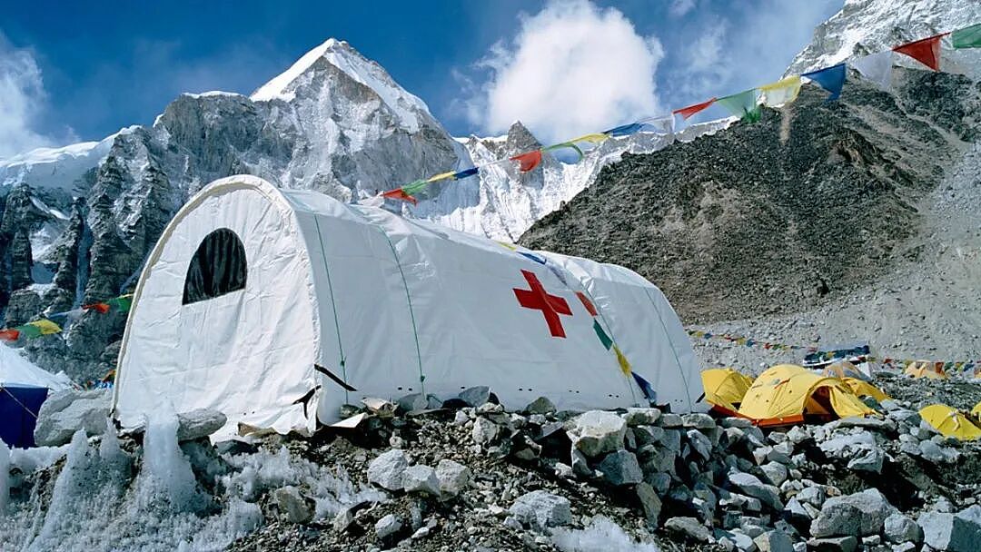 珠峰尼泊尔向导给登山者下毒?富姐富哥重金买保险,竟在缺氧时被整? - 8