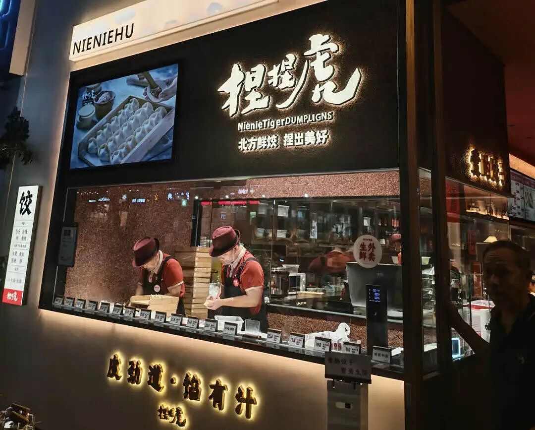 不想吃预制菜的年轻人，捧红“穷鬼版omakase” - 2