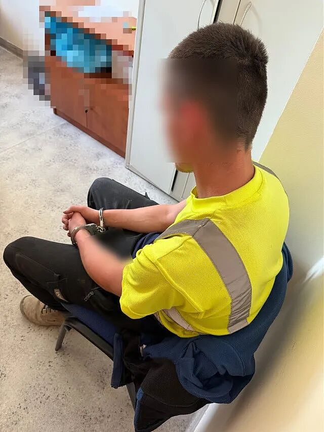 卡戴珊看了想报警:货车司机拿她内衣藏毒走私近亿,网友:真是“内味”十足! - 5