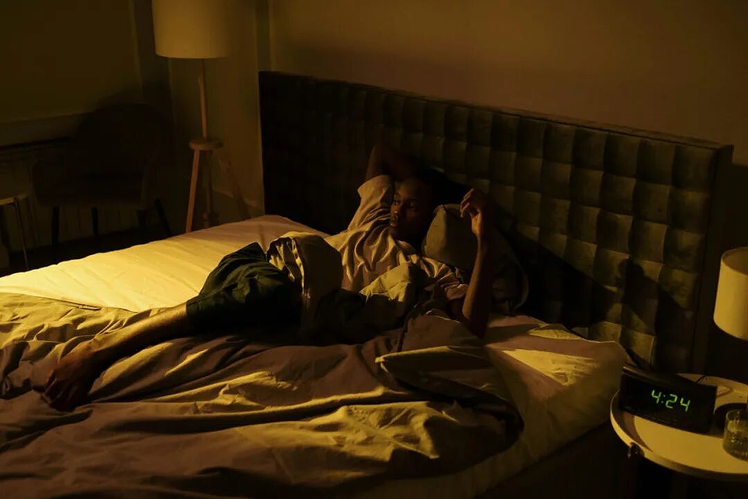 张雪峰猝然离世：用睡眠换明天的背后，为什么「猝死」的年轻人越来越多？ - 3