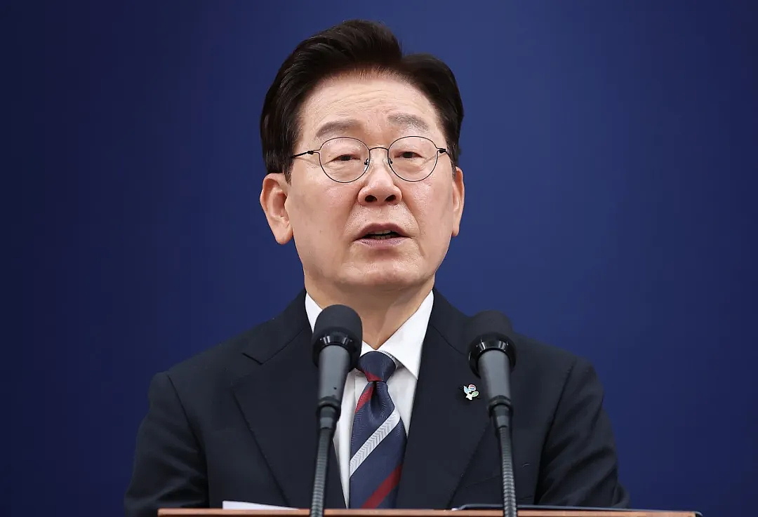 韩国队世界杯被淘汰，总统李在明致歉：结果荒唐，把无能之辈放到指挥位置，结果显而易见！球队主教练洪明甫遭媒体痛批 - 2