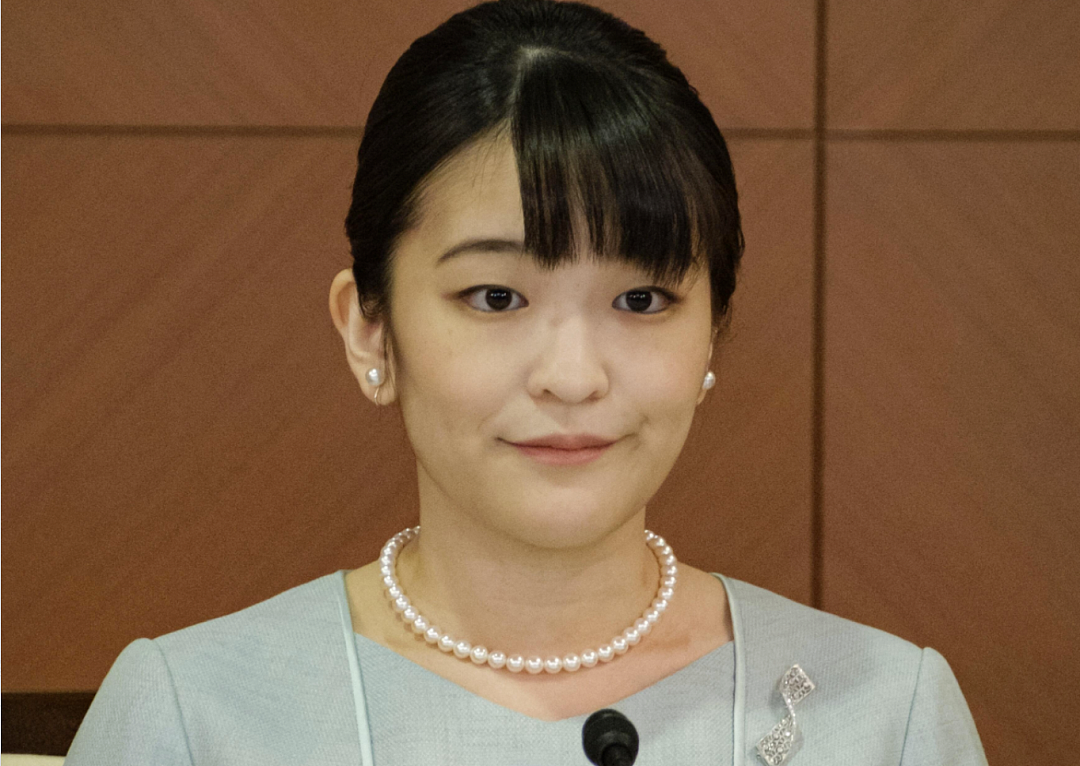 34岁公主逃离皇室后放飞自我!素颜逛街,松弛感满满!和平民丈夫恩爱如初(组图) - 4