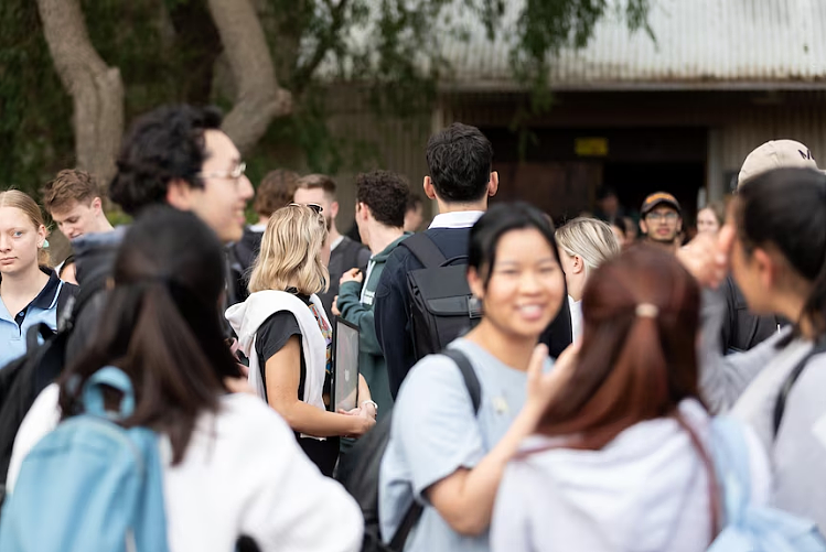 房租涨40%、学费5.2万!澳洲留学生遭双重夹击,专家呼吁政府紧急资助 - 7