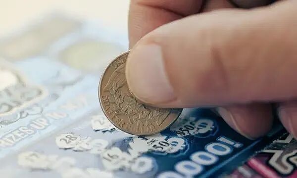 1美元中了2万,感恩节变成批斗会。一张中奖彩票,分裂了全家...(组图) - 1