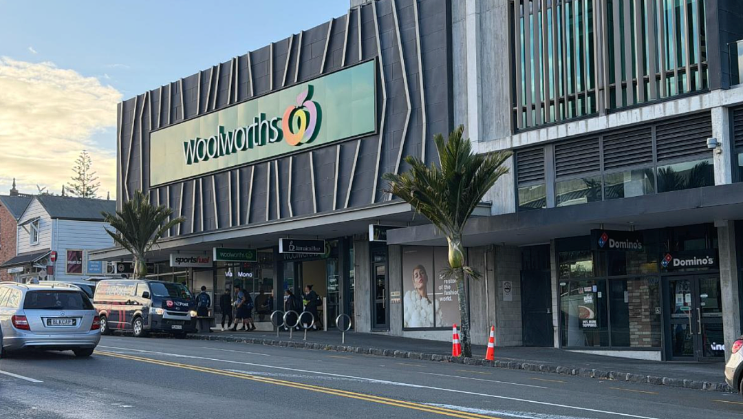 奥克兰繁华街区超市旁发生持刀劫车!车里男孩当场崩溃(组图) - 3
