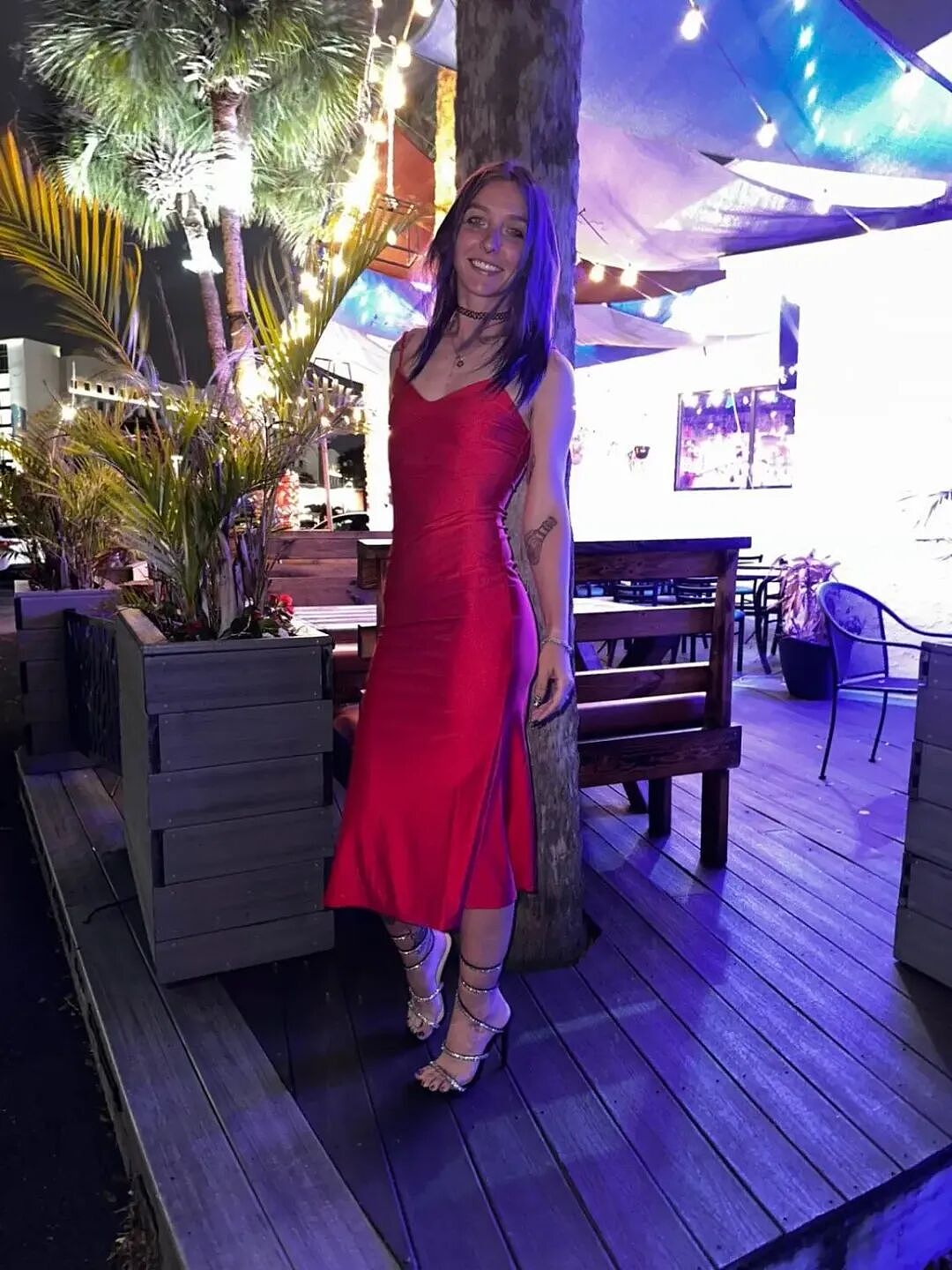 惨烈!美女徒步遭鳄鱼袭击,咬掉双臂惨死!男友拼命抢人,全程崩溃 - 1
