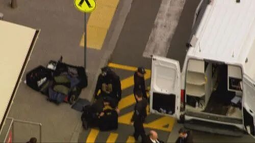 维州机场被紧急封锁！大批航班取消，拆弹部队进场！真相竟是…（组图） - 1