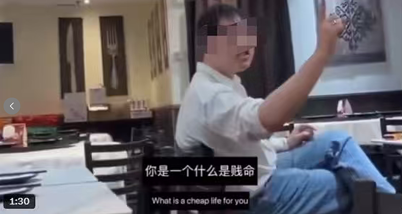 华裔男子辱骂中餐馆女服务员: 