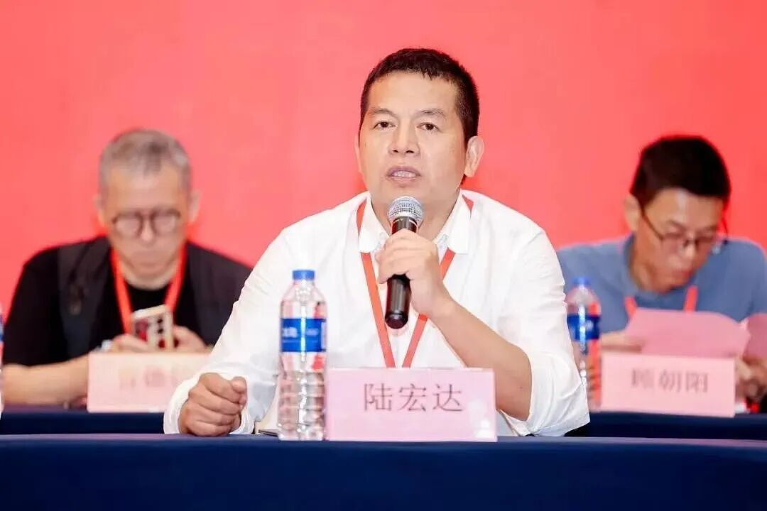 55岁资本大佬卷入在美性侵事件后,公司内斗再升级,更多交易“内情”被曝光(组图) - 2