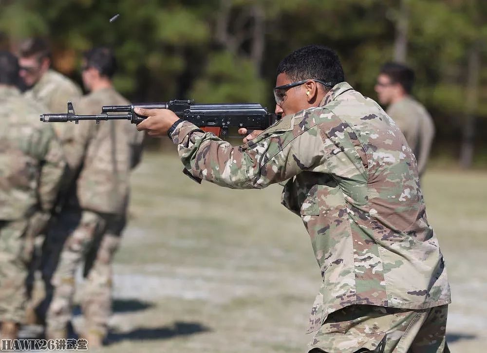 美军特种部队学员试射外国枪械，“学习使用敌人武器”不只是口号 - 3