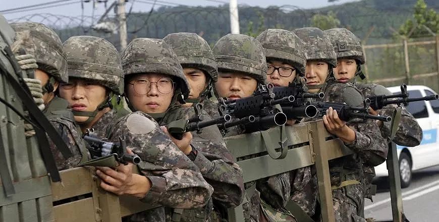 成了同性恋军队？韩国21岁兵长被曝和32个同性战友发生关系｜军情晚报 - 10