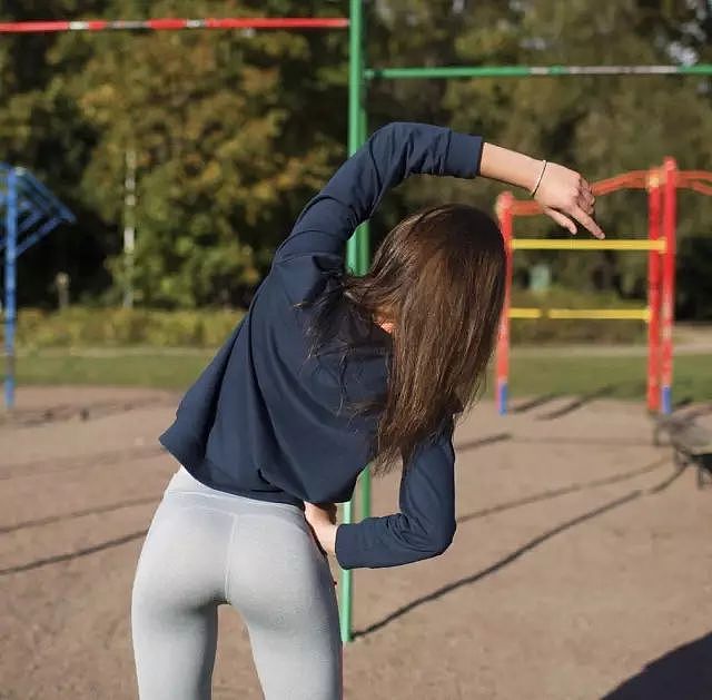 【健身】240万男人舔屏！96年俄罗斯妹子完美诠释：健身的女人最性感（组图） - 18