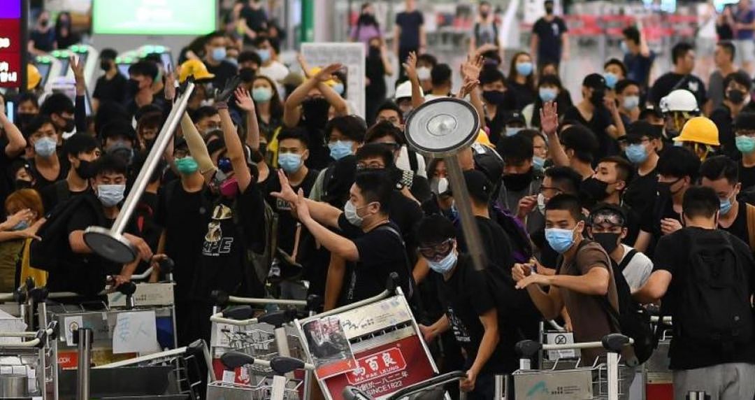 数百人被困！香港理工爆发暴力冲突！这趟“暴力”列车，要驶向何方？ - 10