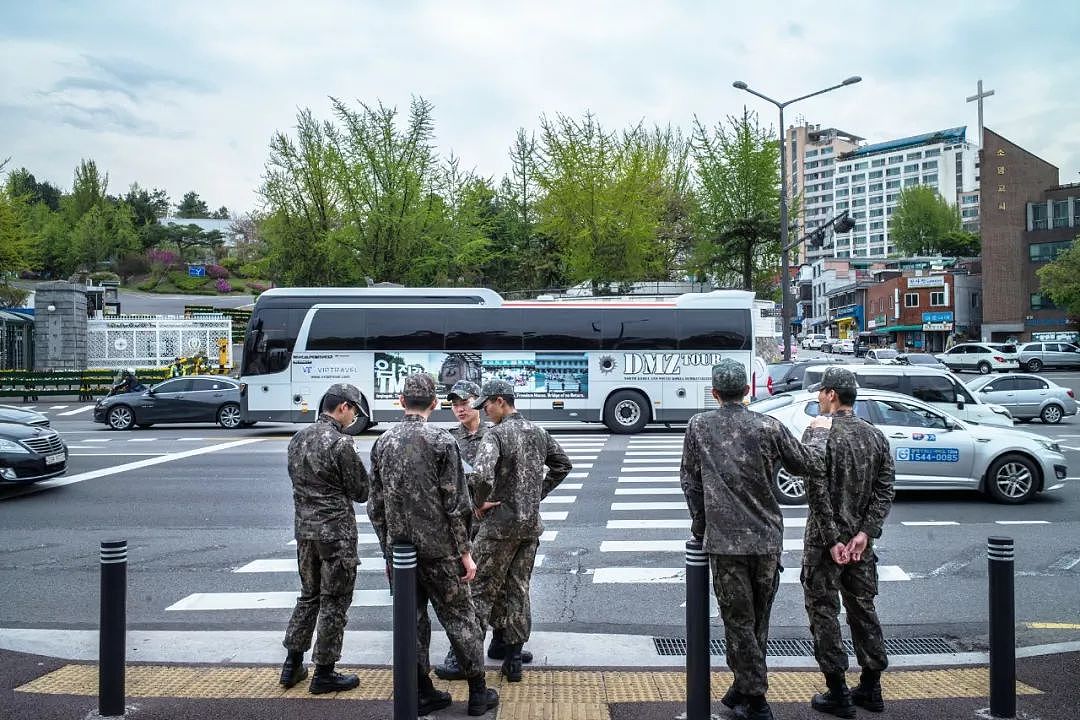 成了同性恋军队？韩国21岁兵长被曝和32个同性战友发生关系｜军情晚报 - 9