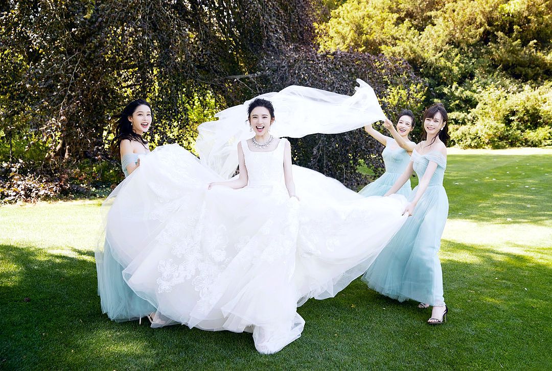【时尚】2019最美新娘子们｜凡尔赛宫的婚宴，12套婚纱，8300个小时手工刺绣 - 72