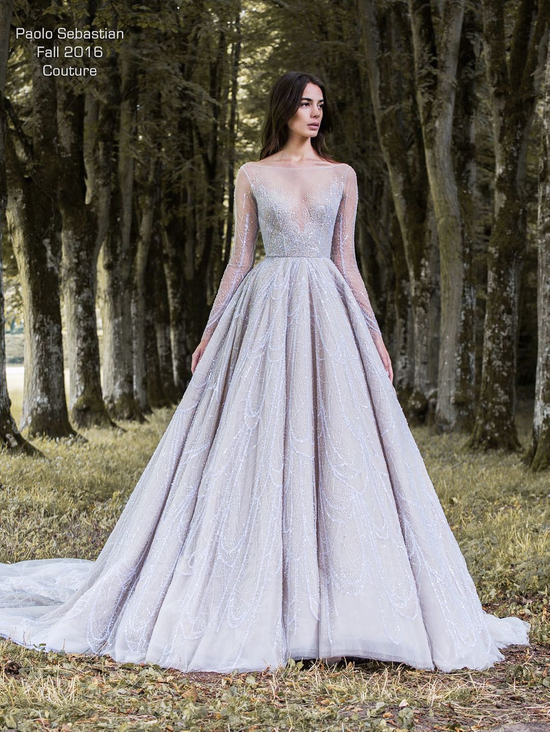 【时尚】2019最美新娘子们｜凡尔赛宫的婚宴，12套婚纱，8300个小时手工刺绣 - 86