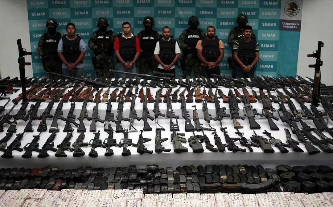 好枪在手，墨西哥军警却被毒贩包围，总统被迫释放毒枭｜轻武专栏 - 14