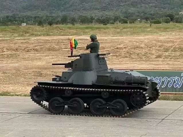 难得一见：中国产主战坦克与日本二战豆战车同框，甚至一起举行阅兵 - 1