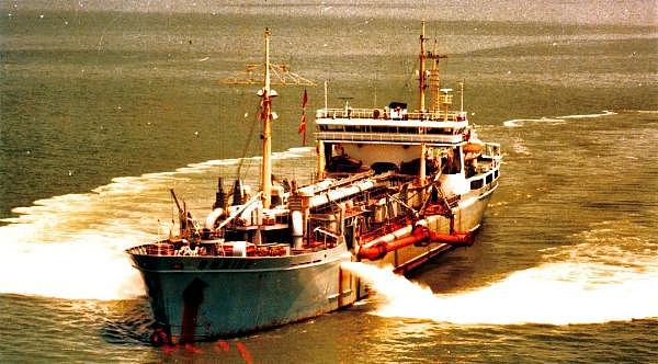 从4吨黄金买二手到禁止出口，中国用它在南海造出不沉“航母群”