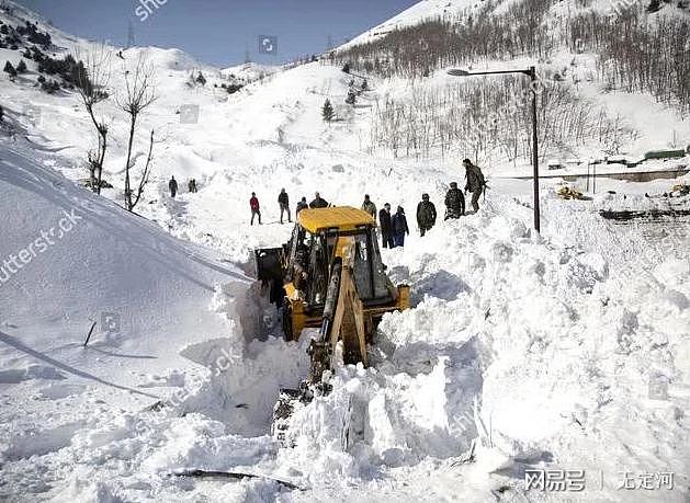 巴铁激光炮打雪山，造雪崩活埋印军：印军哨所埋入8米深大雪闷死