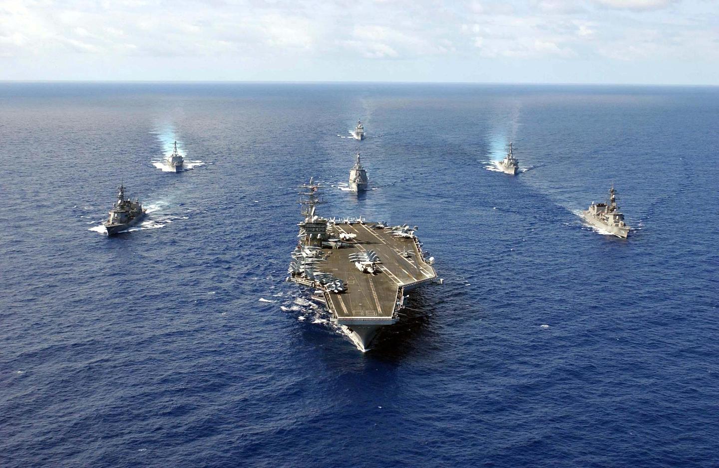 美航母编队进入霍尔木兹海峡，伊朗导弹瞄准，俄：美故意挑起冲突