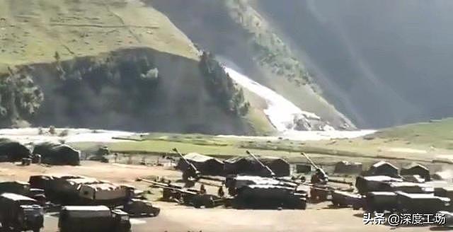 边境印军步战车掩护步兵峡谷前进，机枪侧翼掩护：出现精确狙击手