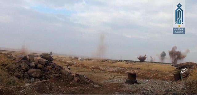 蒙面人突袭叙军，全是3发点射：运动中射击，叙军接连遭爆头