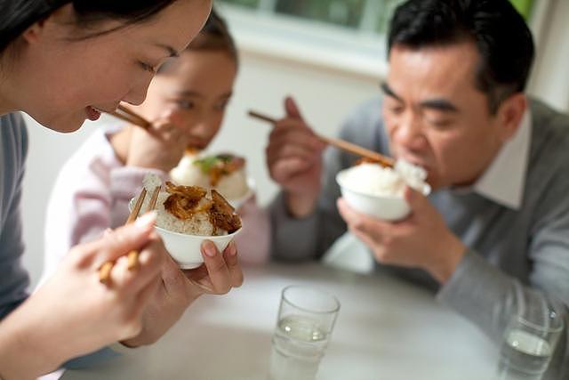 癌症的元凶找到了！提醒：医生从不吃的4种食物，为何你却还在吃