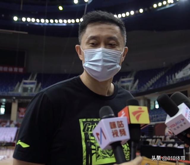 易建联复出!王薪凯被记者套路:联哥回归对今晚比赛增强了很多信心