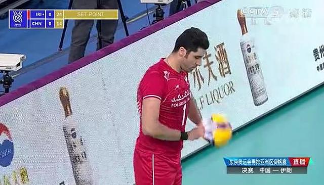 毫无办法！中国男排被伊朗碾压，首局只拿14分，球员一脸迷茫